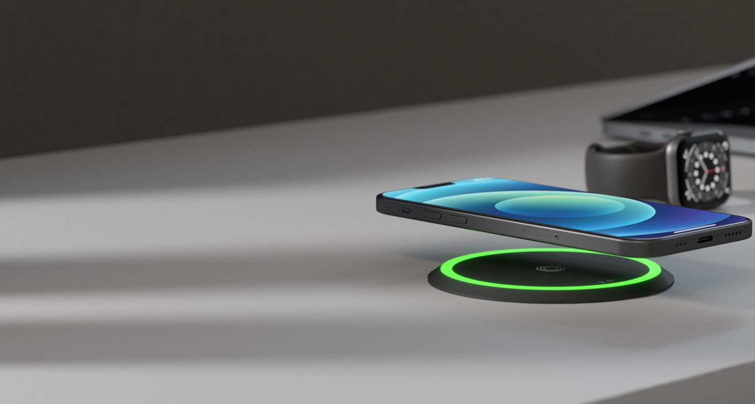 Draadloze inbouwoplader met groene led-ring en zwevende iPhone 12